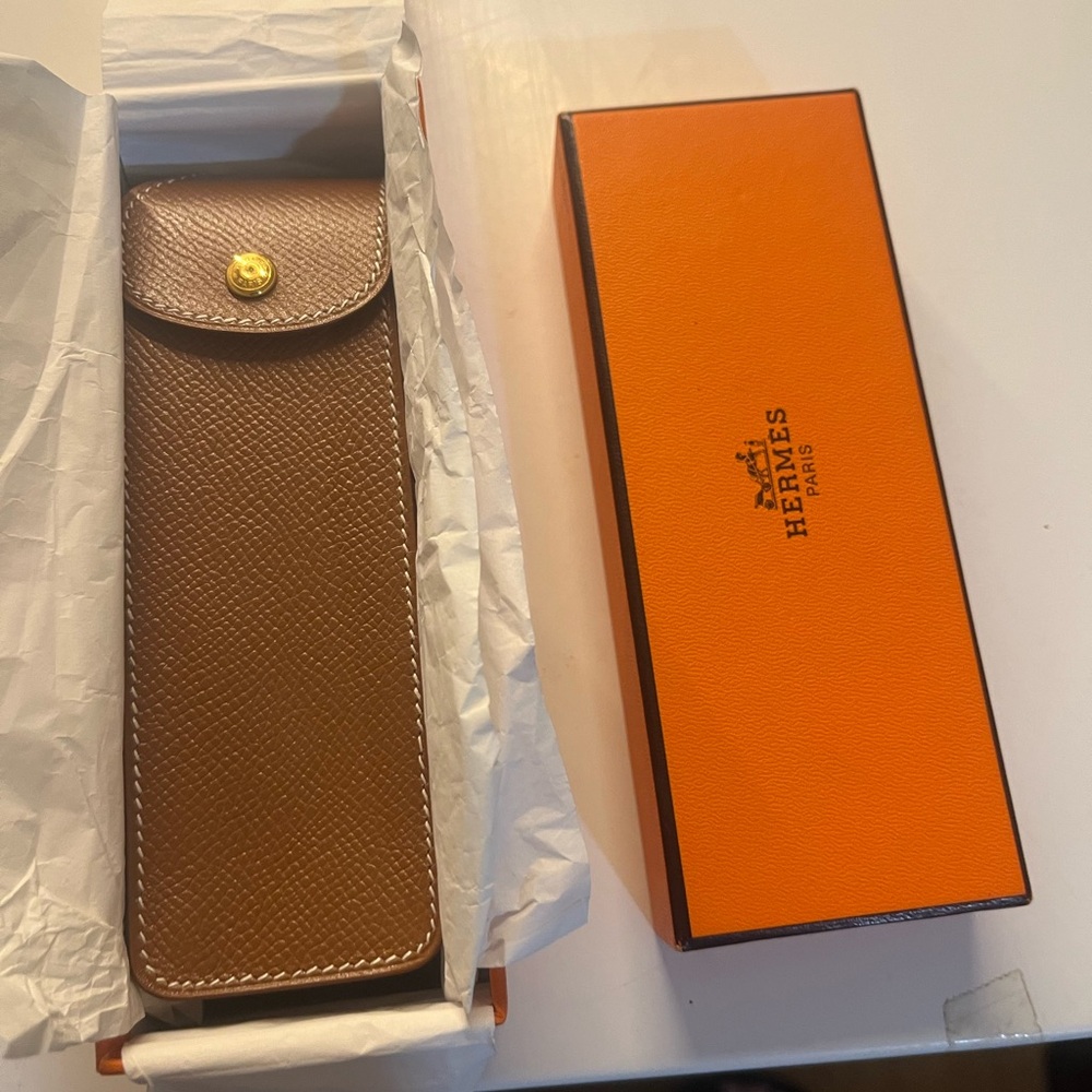 💯 Authentic Hermes rosin leather pouch includes box and is like new minor creadB